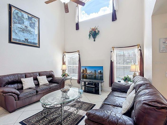 Image No.9-5 Bed House for sale