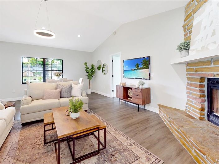 Image No.10-3 Bed House for sale