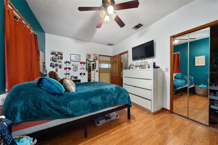 Image No.40-4 Bed House for sale