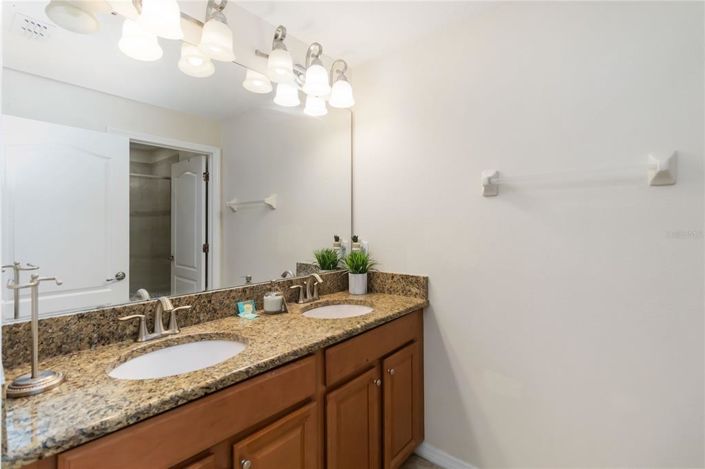 Image No.20-4 Bed Townhouse for sale