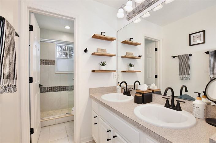 Image No.30-5 Bed House for sale