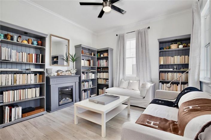 Image No.8-5 Bed House for sale