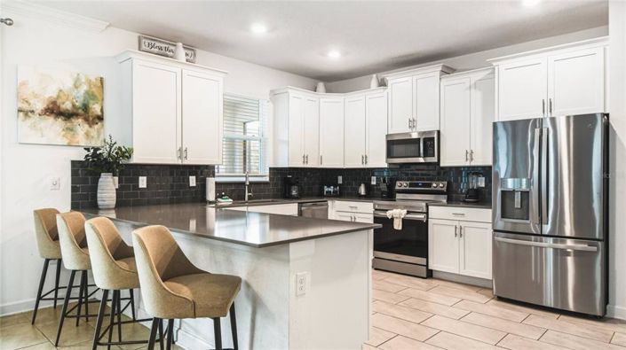 Image No.8-6 Bed House for sale