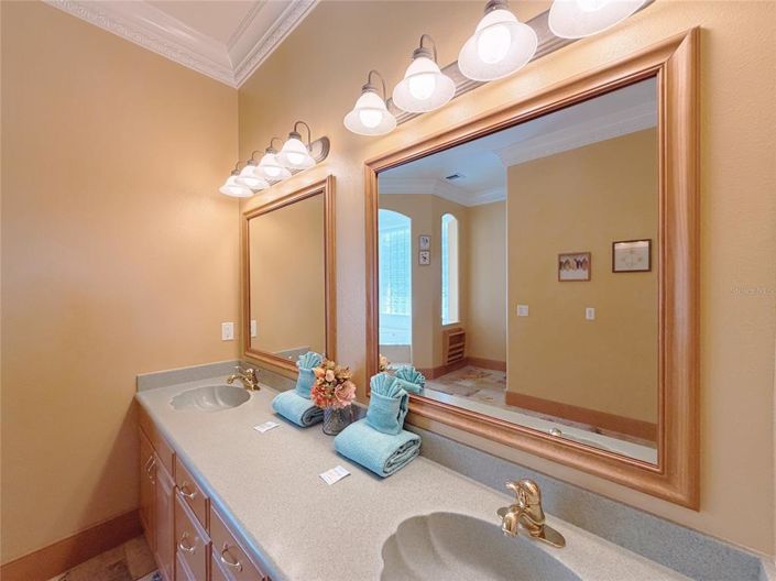 Image No.24-5 Bed House for sale