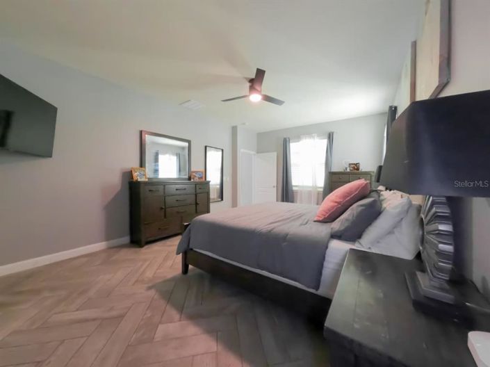 Image No.20-4 Bed House for sale