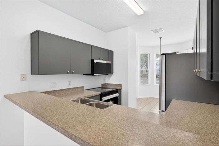 Image No.19-3 Bed Townhouse for sale