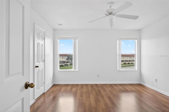 Image No.32-3 Bed Townhouse for sale