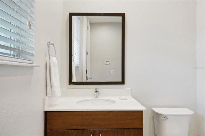 Image No.20-2 Bed Townhouse for sale