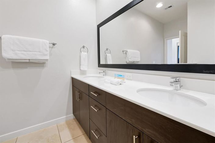 Image No.33-2 Bed Townhouse for sale