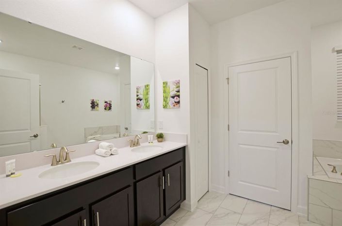 Image No.28-8 Bed House for sale