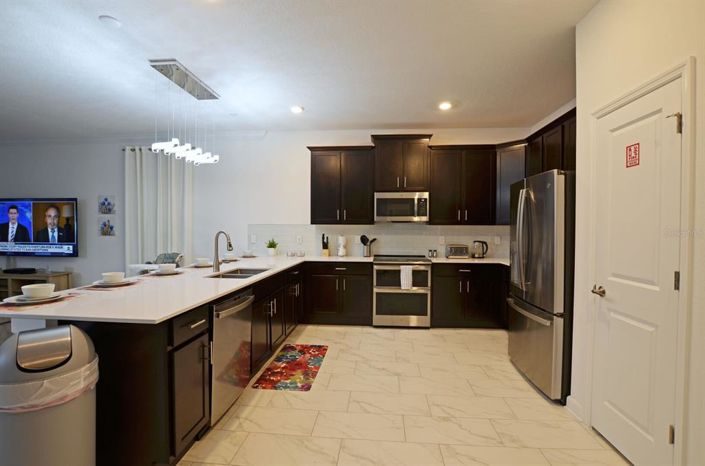 Image No.6-8 Bed House for sale