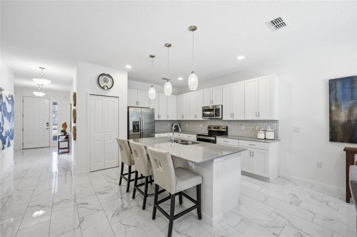 Image No.5-6 Bed House for sale