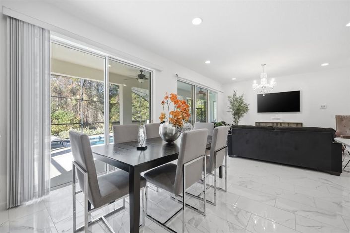 Image No.6-6 Bed House for sale