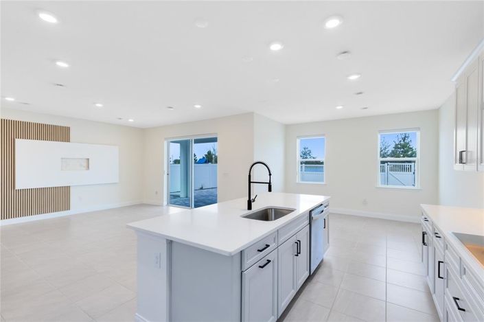 Image No.6-4 Bed House for sale