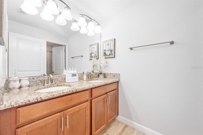 Image No.24-4 Bed Townhouse for sale