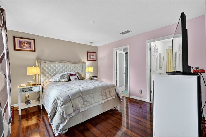 Image No.29-4 Bed House for sale