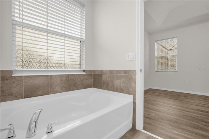 Image No.12-4 Bed House for sale