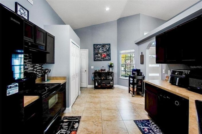 Image No.17-4 Bed House for sale