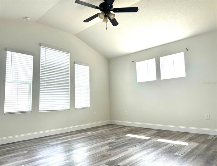 Image No.10-3 Bed Townhouse for sale