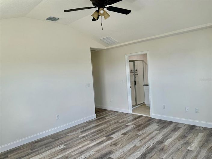 Image No.11-3 Bed Townhouse for sale