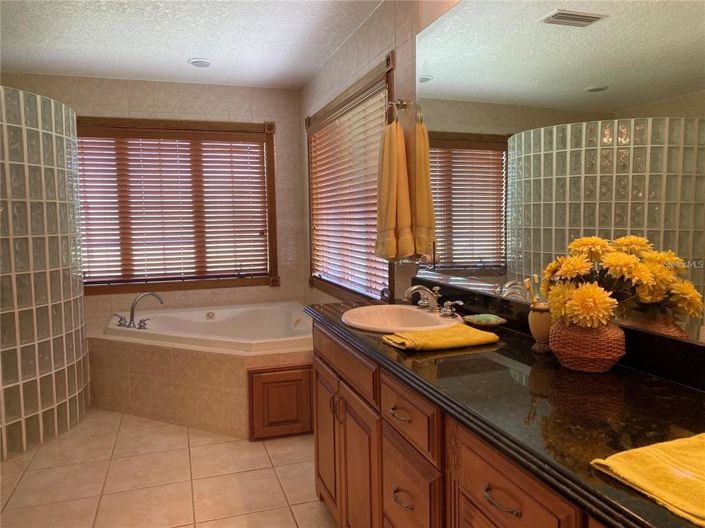 Image No.6-3 Bed House for sale