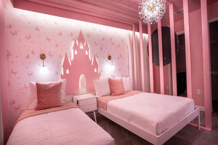 Image No.16-7 Bed House for sale