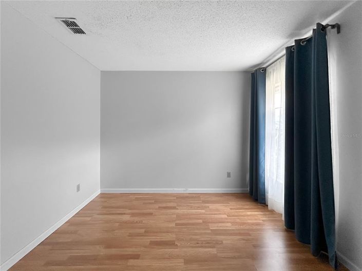 Image No.17-3 Bed House for sale