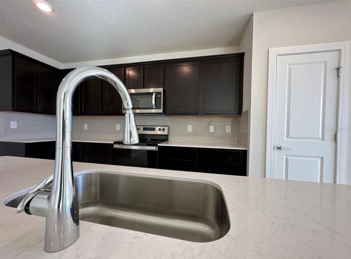 Image No.7-5 Bed House for sale