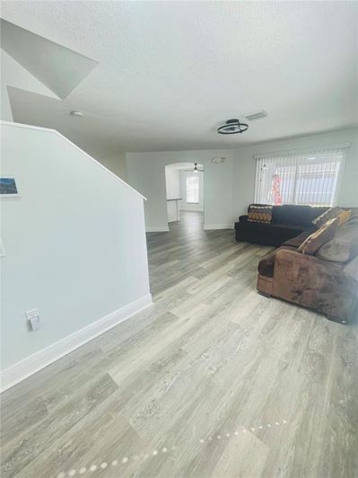 Image No.4-5 Bed House for sale