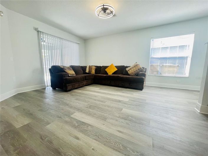 Image No.5-5 Bed House for sale