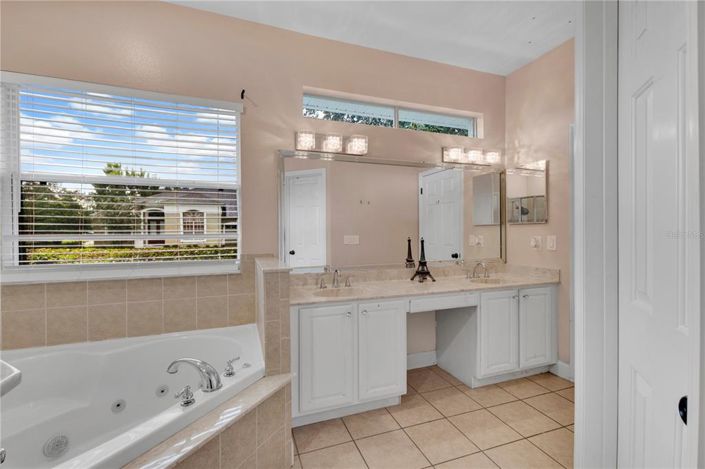 Image No.15-4 Bed House for sale