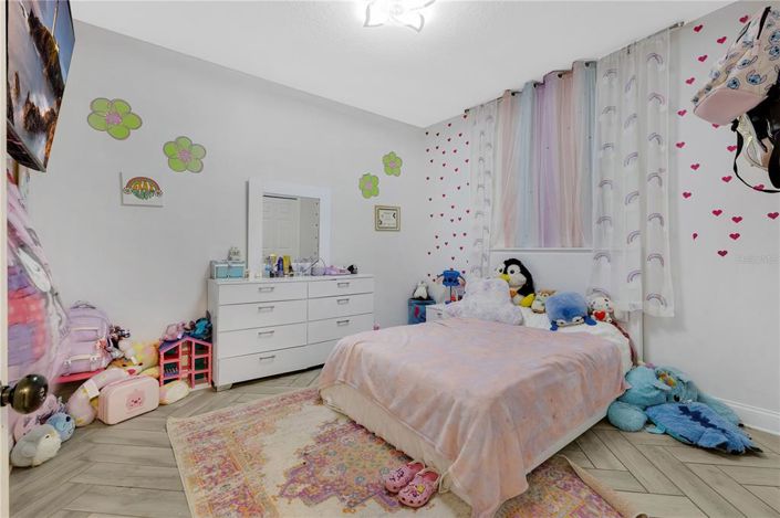 Image No.18-4 Bed House for sale