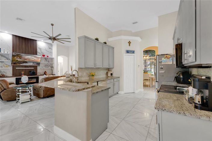 Image No.8-4 Bed House for sale