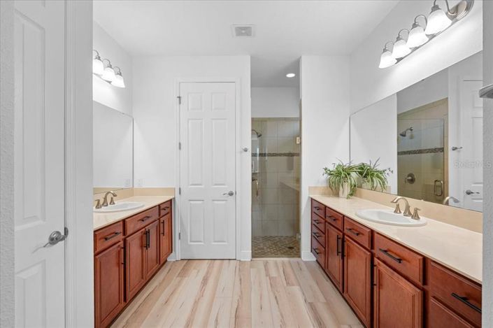 Image No.19-3 Bed House for sale