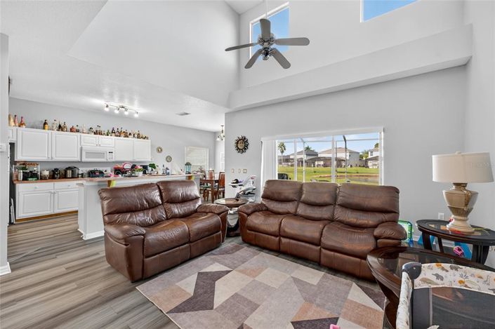 Image No.8-5 Bed House for sale