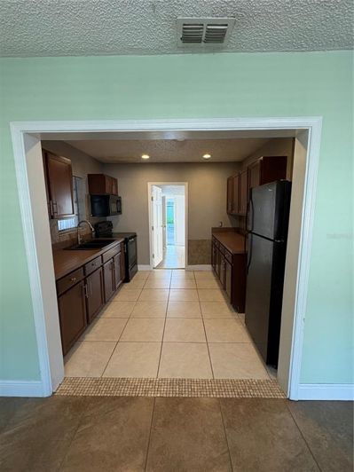 Image No.10-3 Bed House for sale