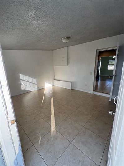 Image No.11-3 Bed House for sale