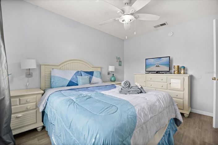 Image No.15-2 Bed Townhouse for sale