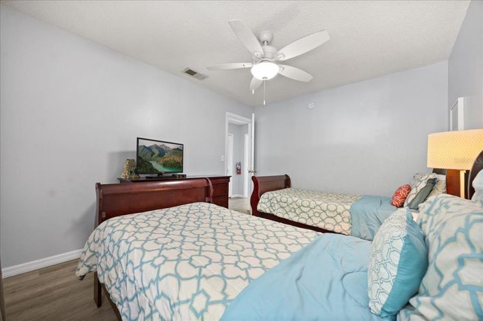 Image No.18-2 Bed Townhouse for sale