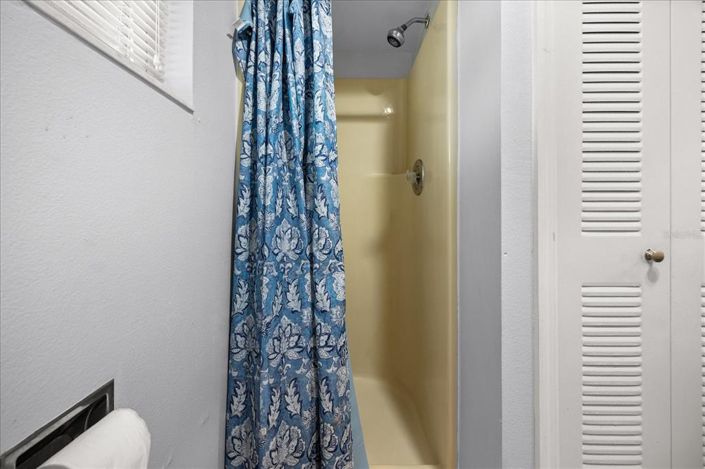 Image No.21-2 Bed Townhouse for sale