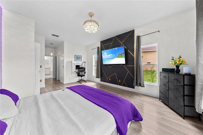 Image No.21-4 Bed House for sale