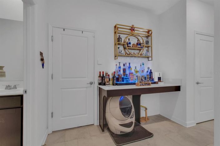 Image No.17-4 Bed House for sale