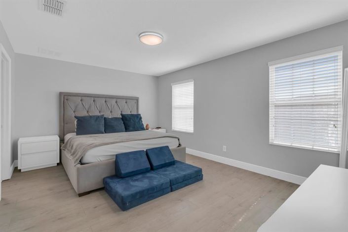 Image No.28-4 Bed Townhouse for sale