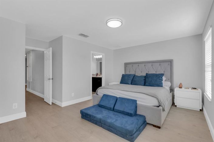 Image No.29-4 Bed Townhouse for sale