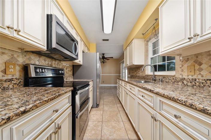 Image No.6-4 Bed House for sale