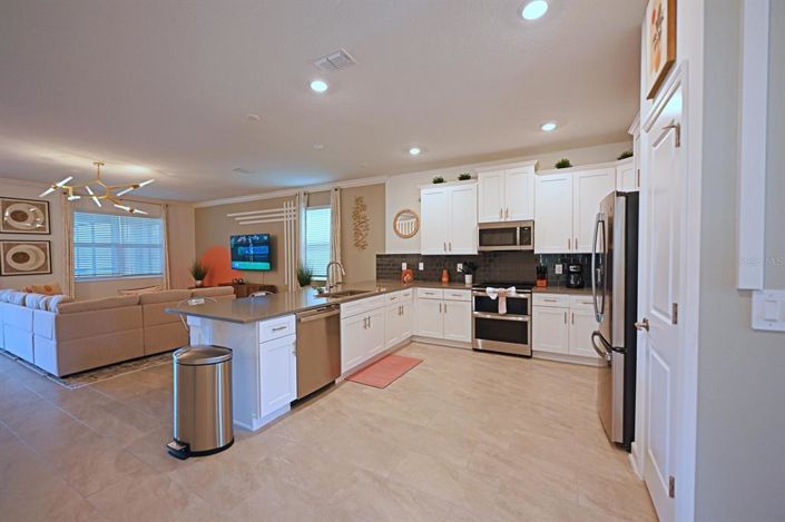 Image No.4-8 Bed House for sale