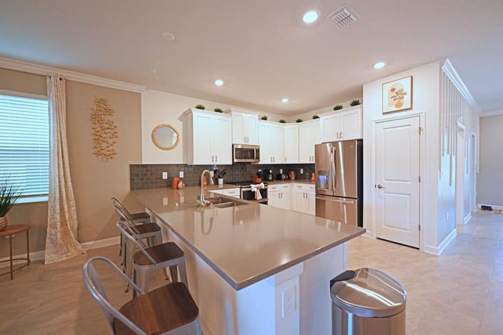 Image No.5-8 Bed House for sale