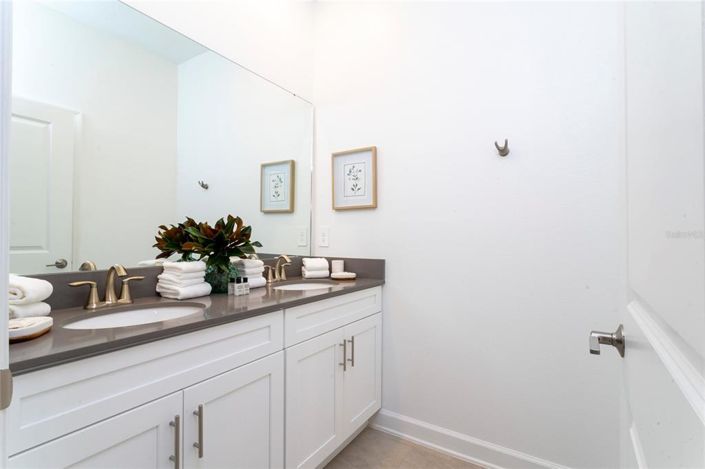 Image No.27-5 Bed Townhouse for sale