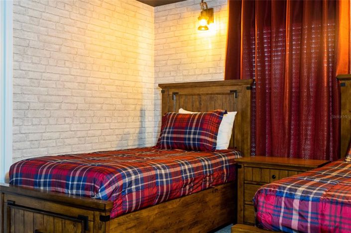 Image No.35-5 Bed Townhouse for sale