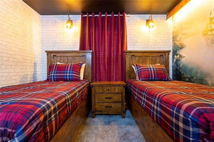 Image No.37-5 Bed Townhouse for sale